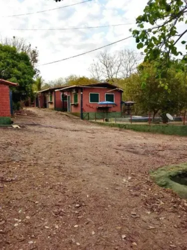 Chácara / Pousada para Pescadores à Venda no Lago Serra da Mesa, próximo a Cidade de Uruaç