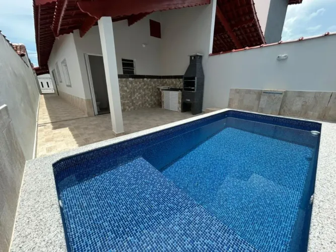 Casa 02 dormitórios com piscina e área gourmet Flórida Mirim, Mongaguá - SP