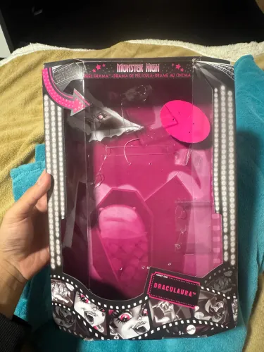 Monster High Draculaura caixa
