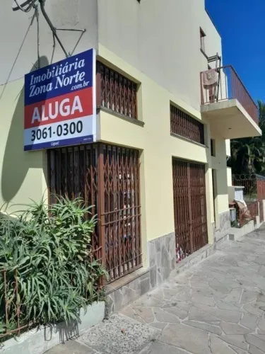 Ótima LOJA de esquina, REFORMADA, c/ aprox. 120m². Amplo espaço interno, banheiro, piso ce