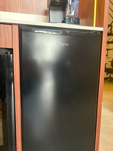 FRIGOBAR PRETO 93L 220V 60HZ
