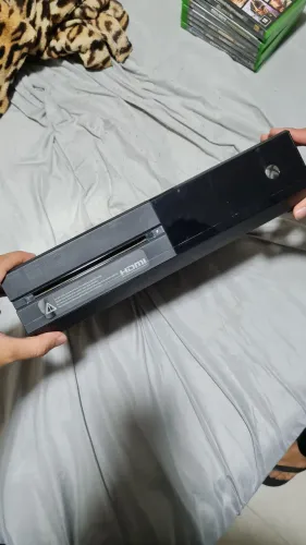 Xbox One 1Tb com Kinect + 19 jogos em mídia física