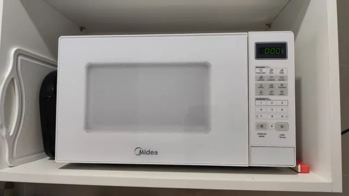 Micro-ondas marca Midea 20L