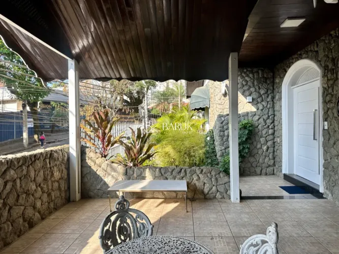 Bom Pastor, casa 5 quartos, 2 vagas, para venda e locação, venha conferir!!!