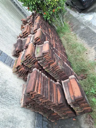 Telhas romanas para doação.