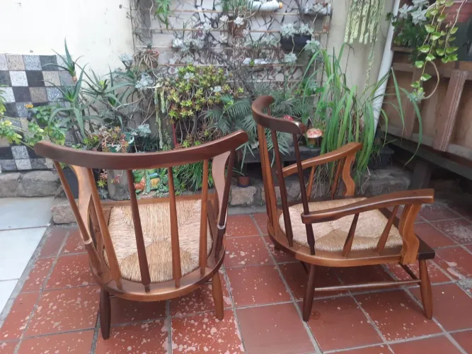 Cadeiras em madeira maciça