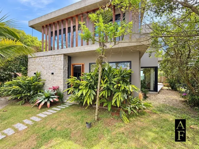 Casa Alto Padrão em condomínio na Barra da Ibiraquera