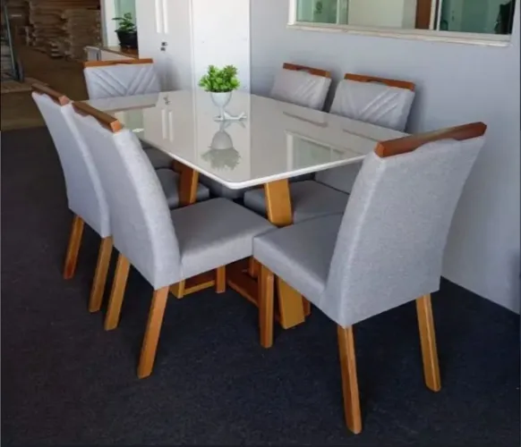 Mesa de jantar Laura com seis cadeiras em madeira maciça