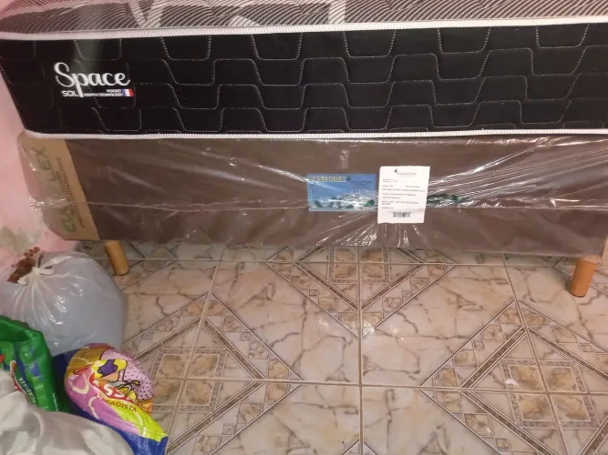 Vende-se uma cama box nova pouco dia de uso