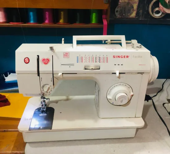 Máquina de costura Singer no