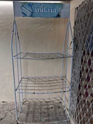 Vendo um ótimo expositor de água mineral cabe 12 garrafões 