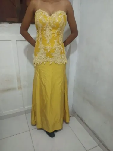 Roupa semi nova