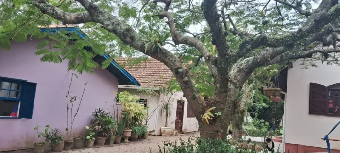 Terreno com 85.884 m2, com 3 casas à venda no Rio Verrmelho