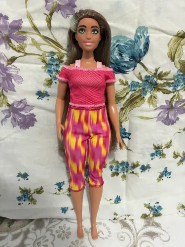 Barbie Party Unboxed Reveal Festa de pets Morena em corpo curvy fashionista roupas yoga