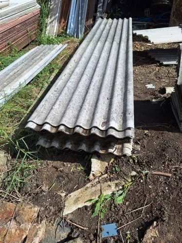 Vendo 66 telhas 4mm usada ( 10,00 cada )