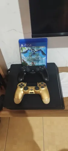 Vendo ps4 semi-novo