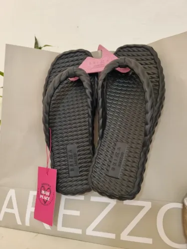 chinelo brizza arezzo preto 36