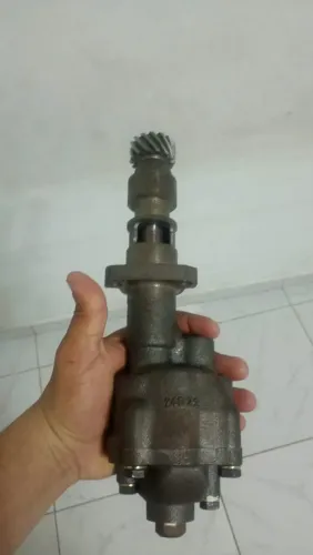 Vende-se esta bomba de óleo para Mercedes 