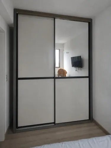 Guarda-Roupa Casal 2 Portas de Correr com Espelho