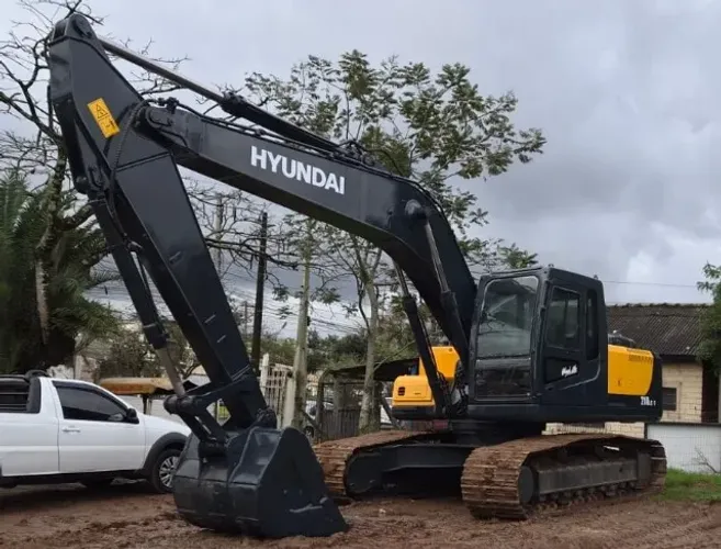 Escavadeira Hyundai R210LC-7 ? 2008 | R$ 210.000 