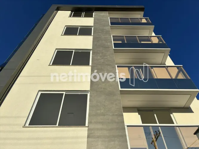 Apartamento 3 quartos prontos para instalação de ar-condicionado com 01 suíte e varanda