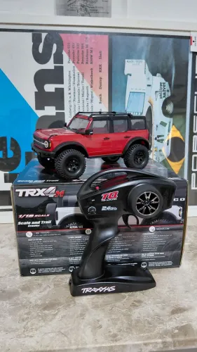 Carrinho de controle remoto importado Traxxas TRX4-M Ford Bronco 1/16