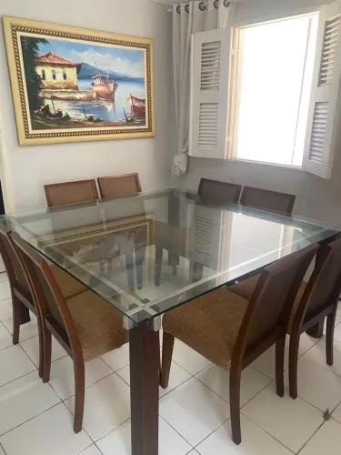 Mesa de vidro com cadeiras