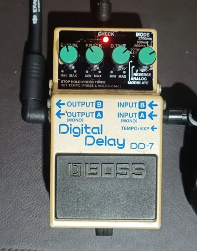 Boss digital delay DD7 com defeito