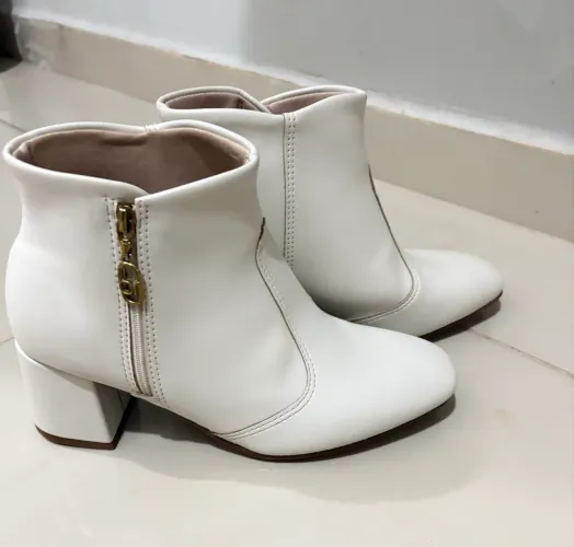 Bota branca Beira Rio- Seminova (n36)