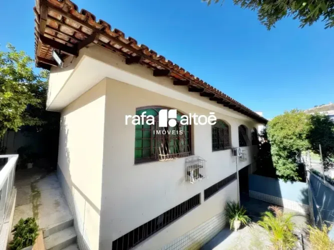 Casa para venda com 342 m2, 4 quartos, suíte, piscina e 5 vagas em Maruípe - Vitória | ES