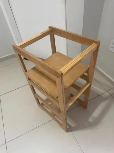 Cadeira infantil Montessori