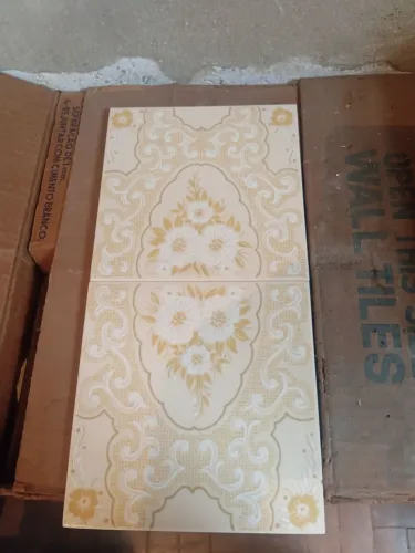 Vendo diversos pisos e azulejos vintage