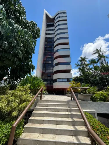 Edf Residencial das Ubaias imperdível apartamento de luxo em Casa Forte: 4 quartos, 4 suít