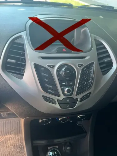 Som original com moldura do Ford Ka sel 2015