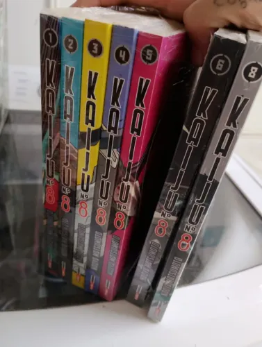 MANGÁ Kaiju n° 8 VOLUMES 1 A 6 (+ volume 8)