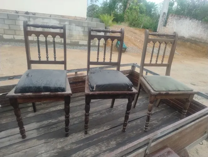 Cadeiras antiguidade...obs; bom reformar...