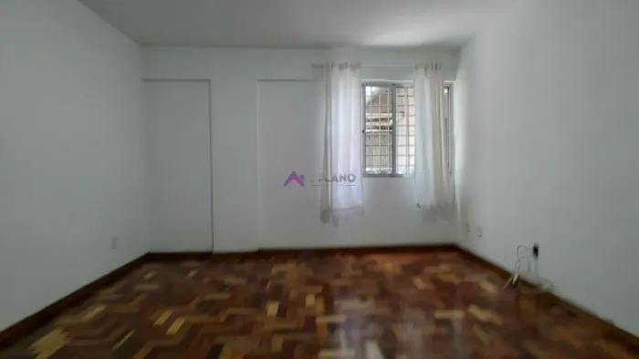Apartamento para Locação com 1 Dormitório, Quintal e Excelente Localização Próximo à Aveni