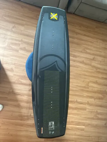 PRANCHA DE WAKEBOARD LIQUID FORCE