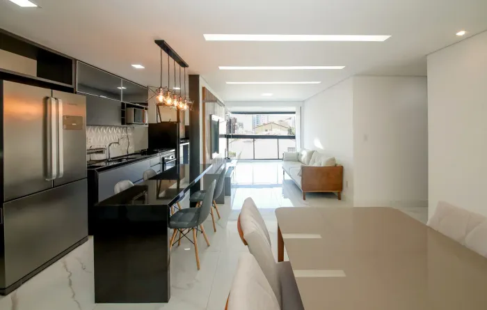 Apartamento mobiliado com varanda gourmet e 2 vagas para locação