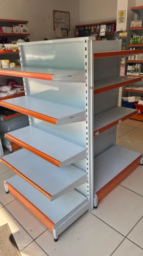 Gôndolas, Balcão e Móveis para Loja de Cosméticos - Ótimo Estado, Preço Imperdível!