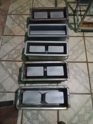 Comjunto de  formas para produção de blocos  $1.450