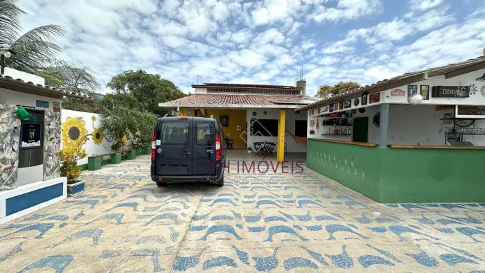 Casa em Ipioca com 3 dormitórios sendo 1 suíte com hidromassagem - 360m²