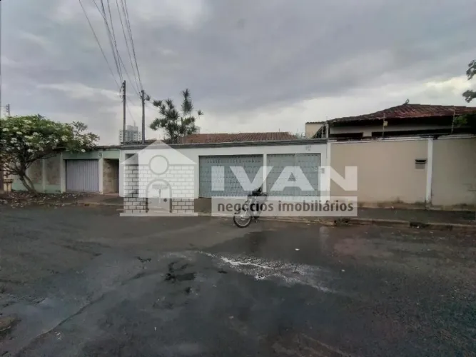 Casa para locação no bairro Santa Mônica