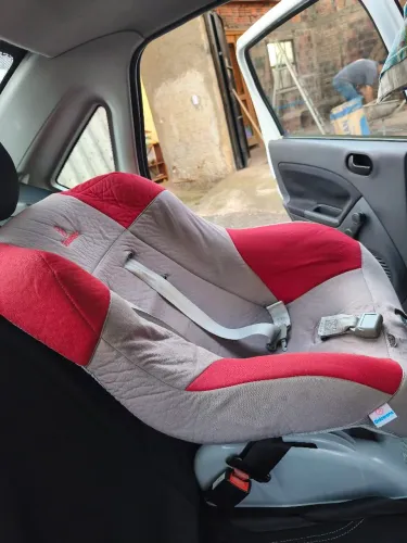 Vendo cadeirinha infantil para crianças
