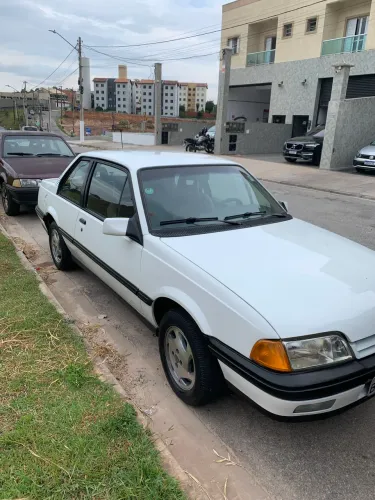 Chevrolet Monza GLS/ Hi-tech 2.0 EFI 2P E 4P (álcool) 1995