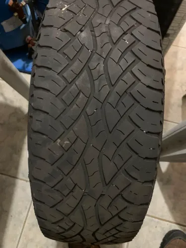 Vendo par de pneus Continental meia vida  205/65 R15  ATR