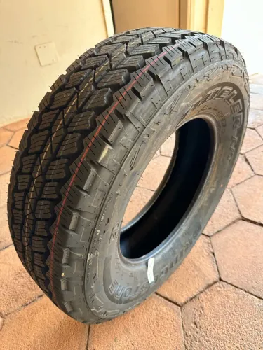 Pneu Bridgestone Dueler 255/70R17 - NOVO