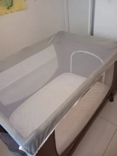Berço portátil para bebê com mosquiteiro - ótimo estado