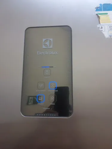 Vendo geladeira com defeito telefone *