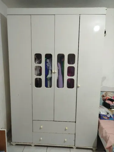 Guarda-roupa 4 portas com 2 gavetas